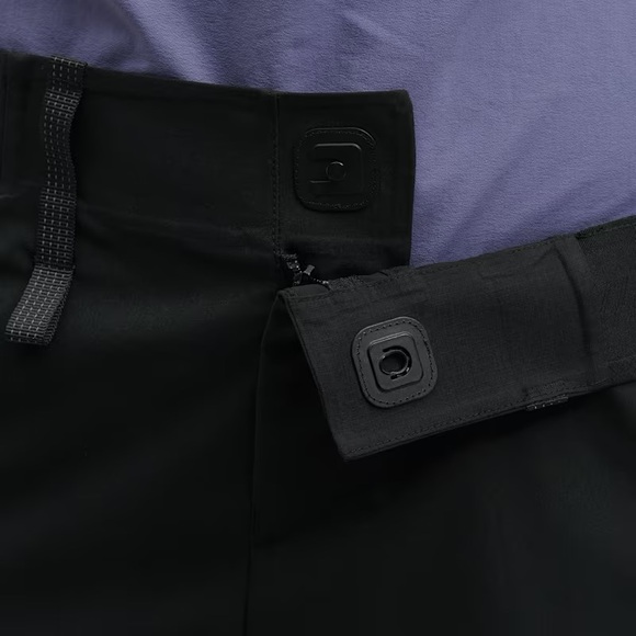 ♥️♥️♥️ ON RUNNING Explorer Black Shorts, size L - Picture 5 of 16